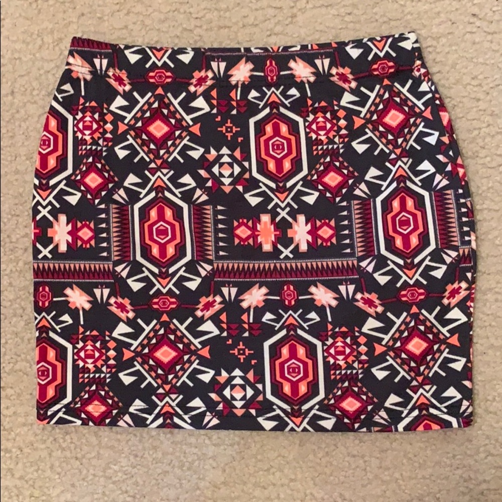 Mini skirts - Picture 2 of 3